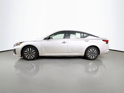 Used 2024 Nissan Altima 2.5 SV FWD image 4