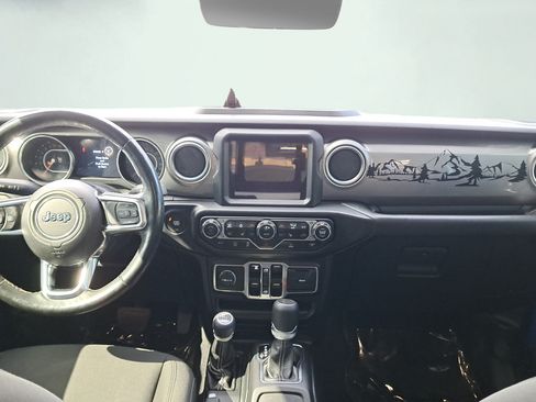 Used 2020 Jeep Gladiator Overland AWD/4WD image 17