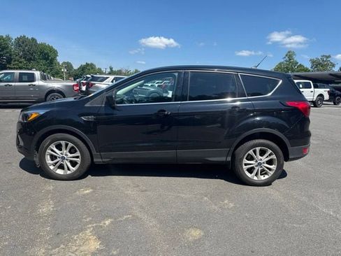 Used 2019 Ford Escape SE FWD image 2