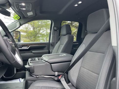 Used 2024 GMC Sierra 2500 SLE image 11