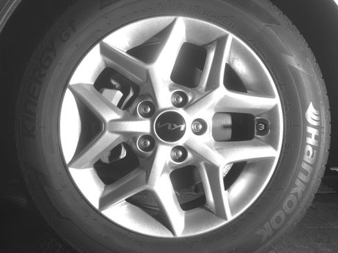 Used 2025 Kia Soul LX w/ LX Technology Package FWD image 12