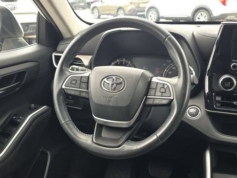 Used 2023 Toyota Highlander LE FWD image 41