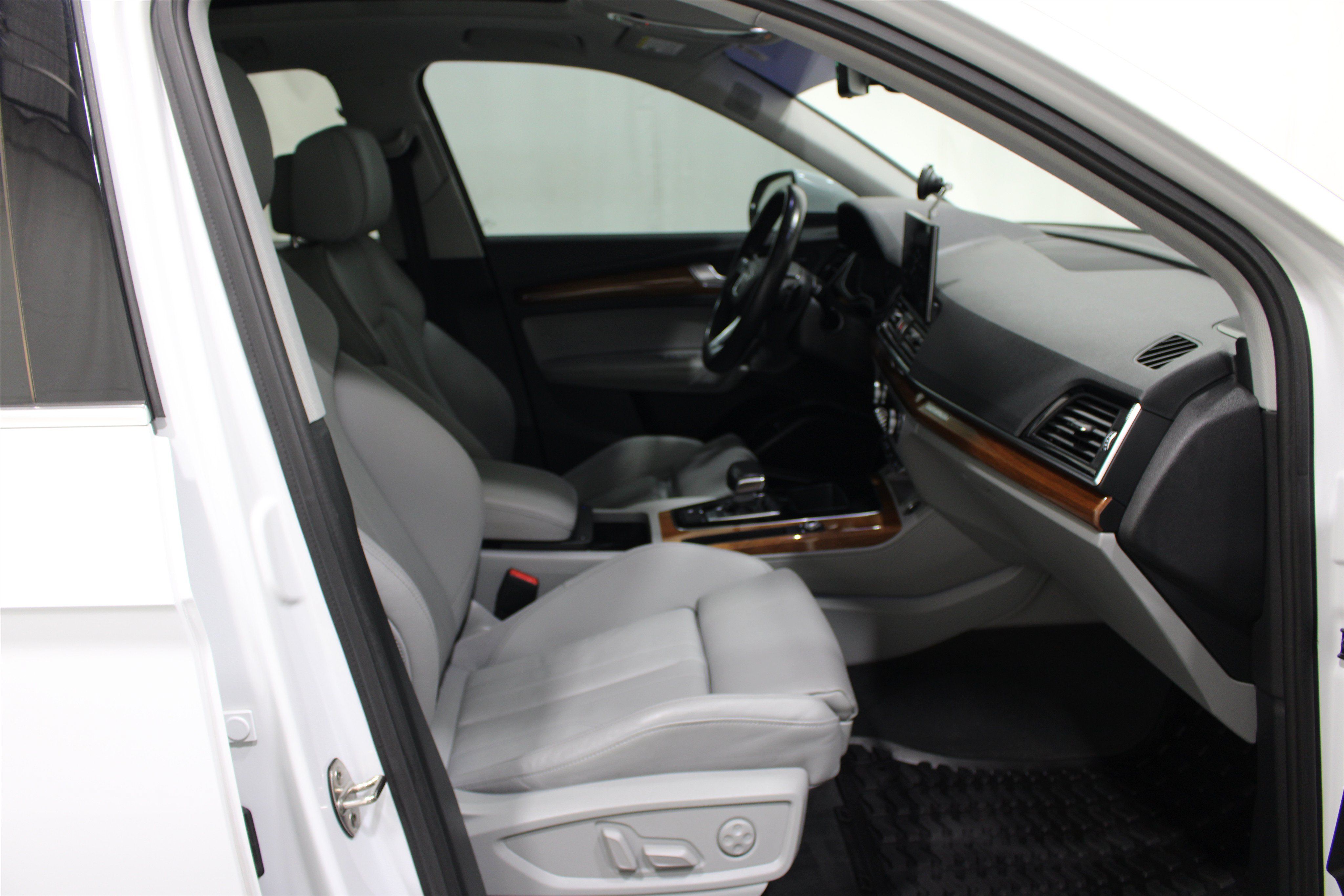Used 2022 Audi Q5 e Premium Plus AWD/4WD image 27