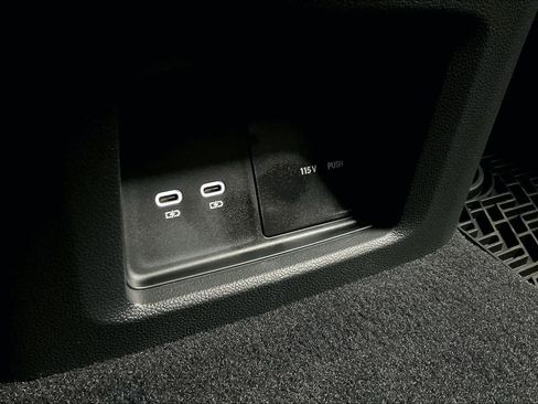 New 2025 Volkswagen Atlas Cross Sport SE image 23