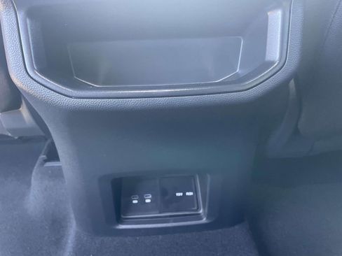New 2026 Volkswagen Atlas Cross Sport SE FWD image 11