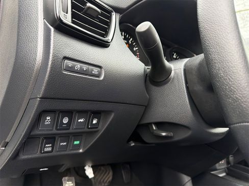 Used 2019 Nissan Rogue SV image 34