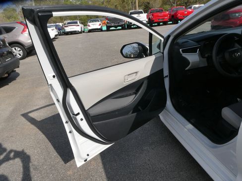 Used 2023 Toyota Corolla LE image 11