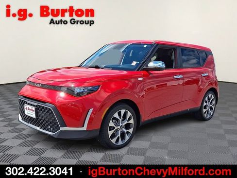 Used 2025 Kia Soul LX FWD image 3