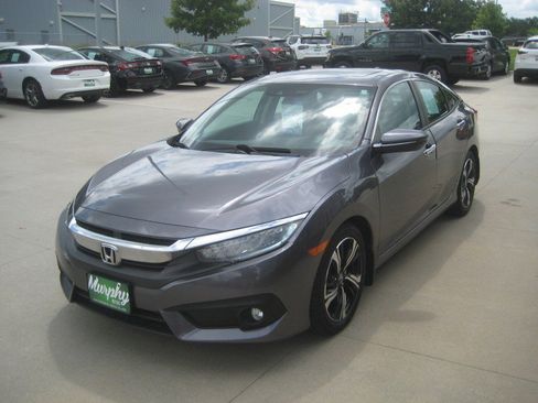Used 2017 Honda Civic Touring image 4