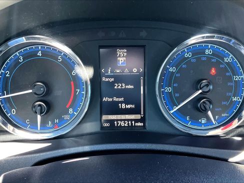 Used 2017 Toyota Corolla SE w/ Carpet Mat Package (TMS) FWD image 23