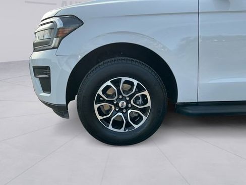 Used 2024 Ford Expedition XLT image 9