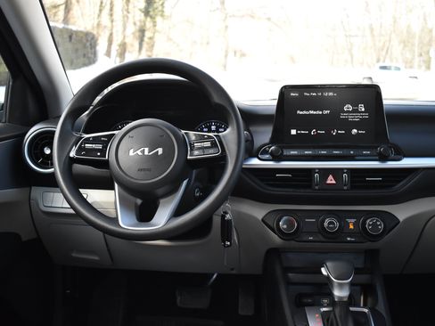 Used 2022 Kia Forte LXS FWD image 26