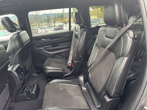 Used 2024 Jeep Grand Cherokee L Altitude image 23