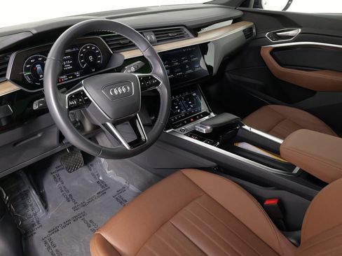 Used 2024 Audi Q8 e-tron Premium Plus w/ Premium Plus Package image 29