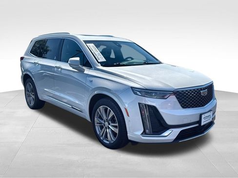 Used 2024 Cadillac XT6 Premium Luxury w/ Technology Package AWD/4WD image 2