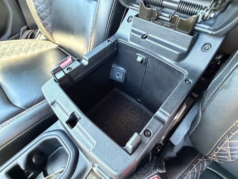 Used 2021 Jeep Wrangler Unlimited Sahara AWD/4WD image 28