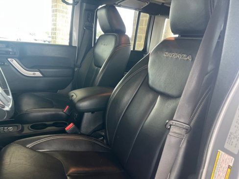 Used 2017 Jeep Wrangler Unlimited Sahara w/ Connectivity Group image 19