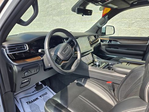 Used 2022 Jeep Grand Wagoneer Series II AWD/4WD image 15