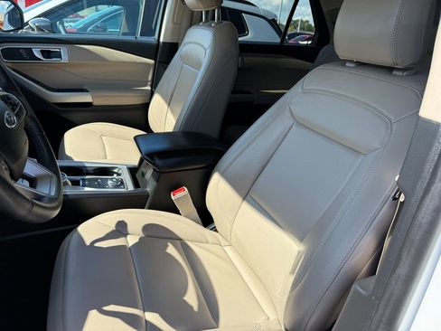 Used 2024 Ford Explorer XLT w/ Equipment Group 202A image 23