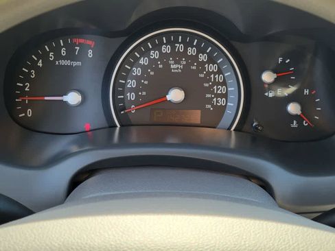 Used 2012 Kia Sedona LX image 23