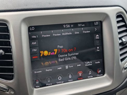 Used 2018 Jeep Compass Latitude w/ Popular Equipment Group FWD image 23