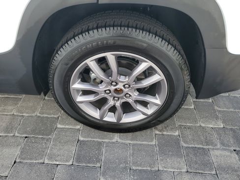 Used 2023 GMC Terrain SLT w/ LPO, Floor Liner Package AWD/4WD image 7