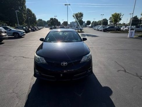 Used 2014 Toyota Camry SE FWD image 2