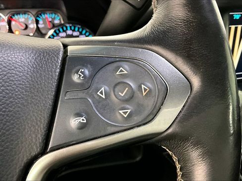 Used 2016 Chevrolet Suburban LT image 19