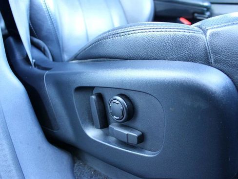 Used 2020 Land Rover Discovery Landmark image 26