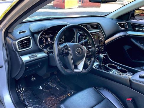 Used 2022 Nissan Maxima SV w/ Floor Mat Group FWD image 10