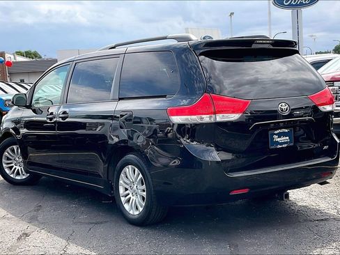 Used 2014 Toyota Sienna XLE FWD image 10