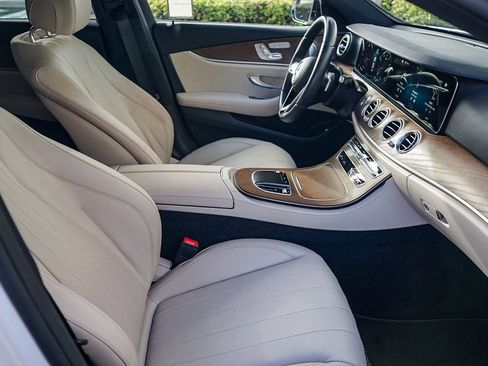 Used 2022 Mercedes-Benz E 350 Sedan image 4