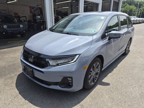 Used 2026 Honda Odyssey Touring image 2