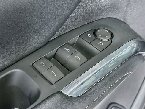 Used 2025 Chevrolet Traverse LT w/ Driver Confidence Package FWD image 30