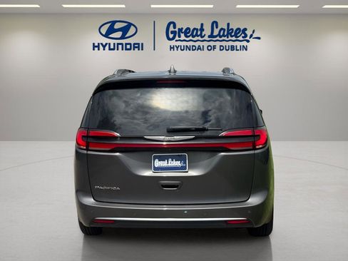 Used 2021 Chrysler Pacifica Touring-L FWD image 8