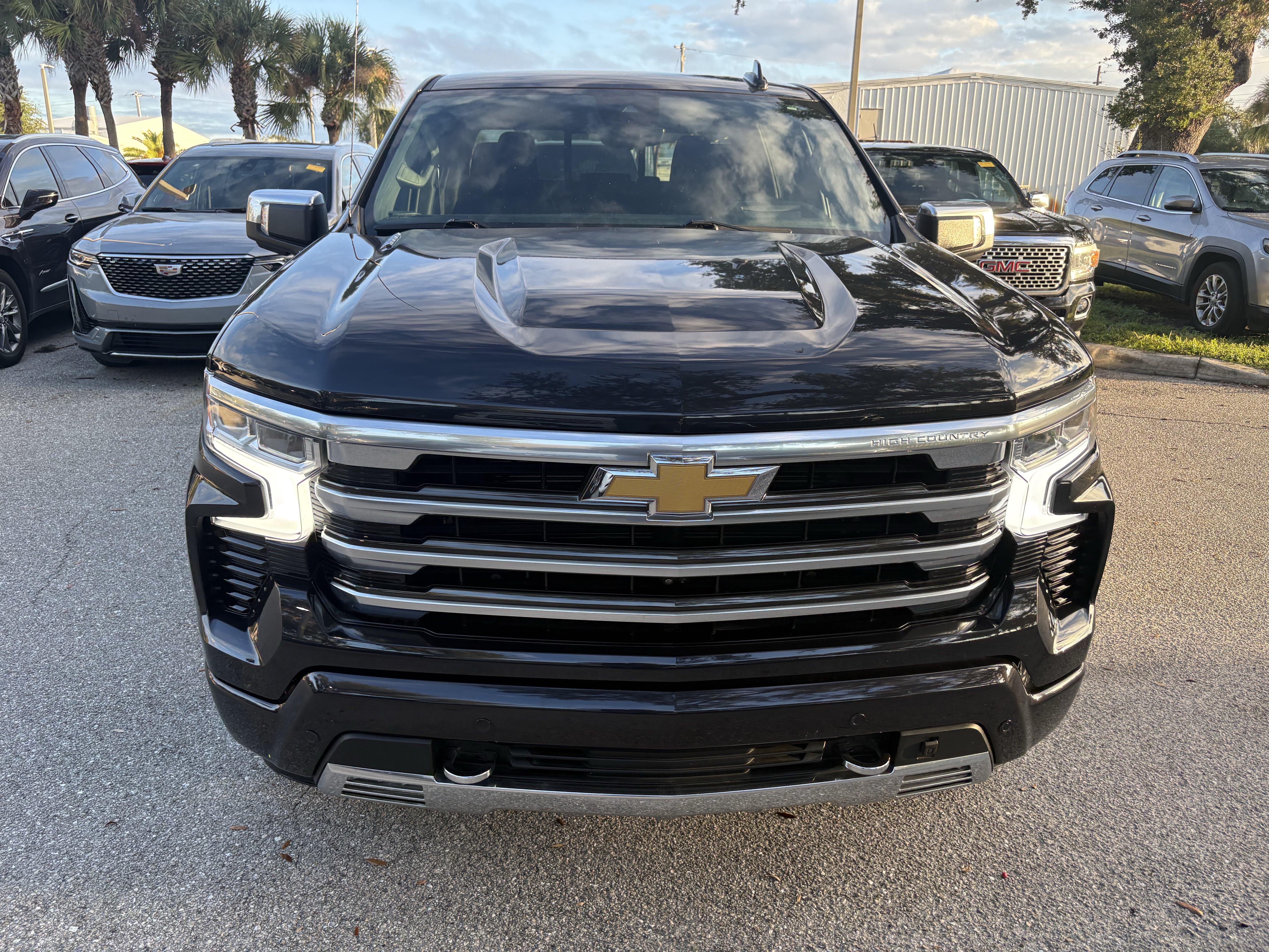Used 2023 Chevrolet Silverado 1500 High Country w/ Technology Package AWD/4WD image 2