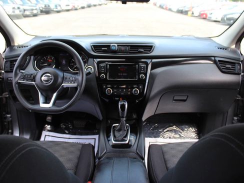 Used 2019 Nissan Rogue Sport SV image 16