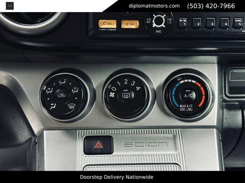 Used 2012 Scion xB FWD image 34