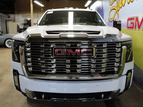 New 2026 GMC Sierra 3500 Denali w/ Technology Package AWD/4WD image 3