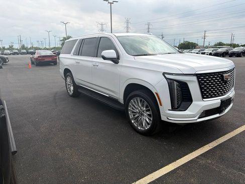 Used 2025 Cadillac Escalade ESV Premium Luxury AWD/4WD image 5