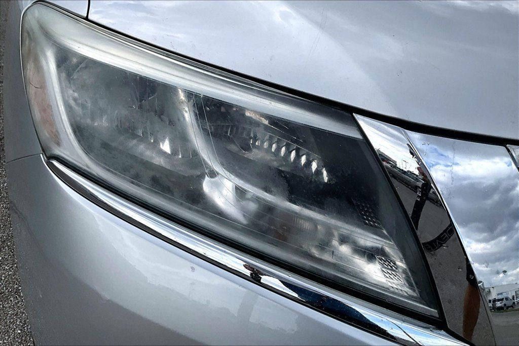 Used 2015 Nissan Pathfinder Platinum FWD image 25