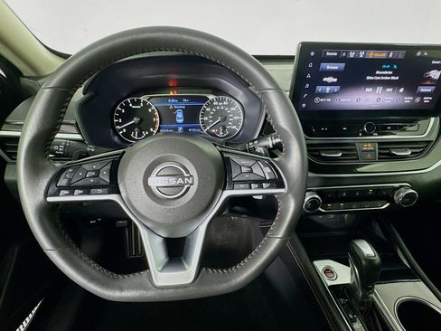 Used 2023 Nissan Altima 2.5 SR w/ SR Premium Package FWD image 11