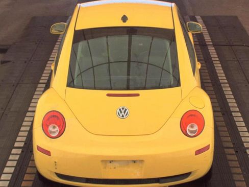 Used 2008 Volkswagen Beetle S image 5