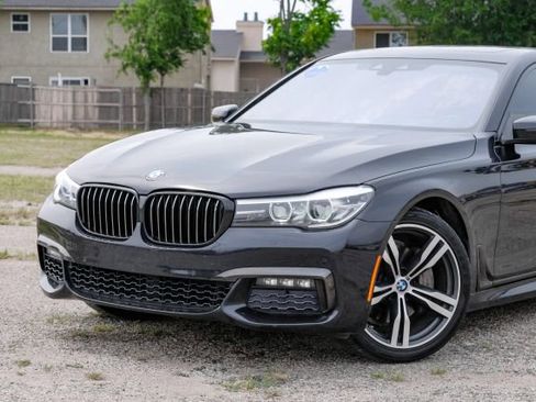 Used 2018 BMW 740i image 6