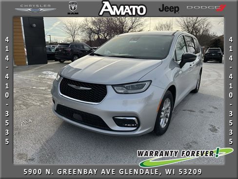 Used 2024 Chrysler Pacifica Touring-L image 1