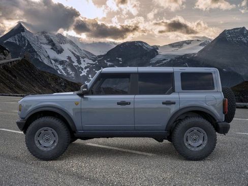 New 2025 Ford Bronco Badlands image 4