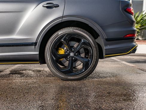 Used 2025 Bentley Bentayga S Black Edition image 33