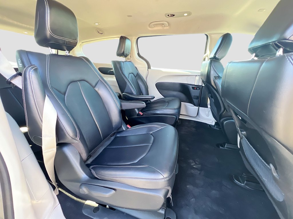 Used 2024 Chrysler Pacifica Limited FWD image 28