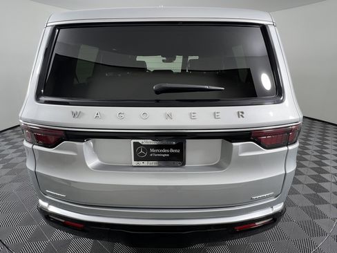 Used 2022 Jeep Wagoneer Series III w/ Flexible Seating Group AWD/4WD image 11
