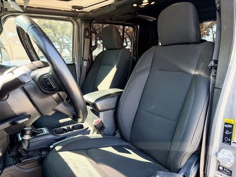 Used 2021 Jeep Gladiator Willys image 11